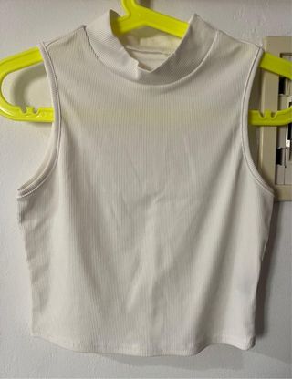 Caja con ropa de Stradivarius, zara y shein