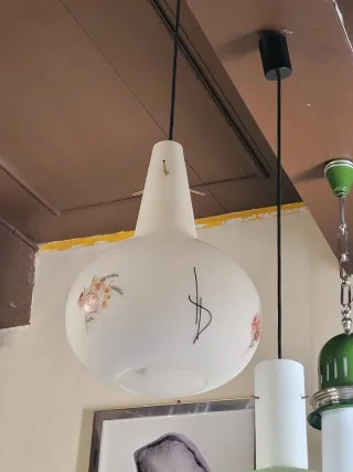 Lampada sospensione anni '60 opalino decorato