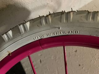 Bicicleta infantil blanca y rosa