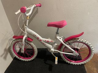 Bicicleta infantil blanca y rosa