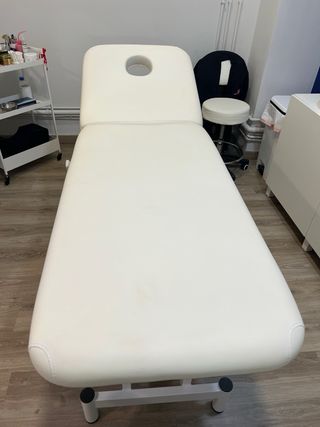 Camilla de estética eléctrica seminueva