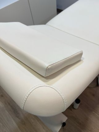 Camilla de estética eléctrica seminueva