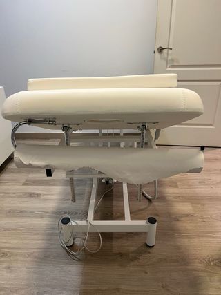 Camilla de estética eléctrica seminueva