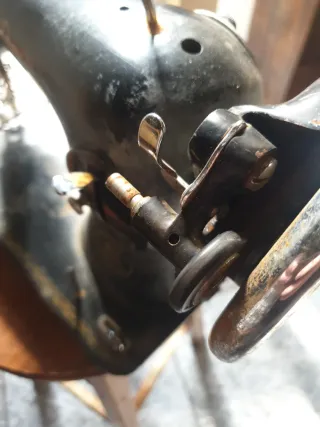 Máquina de coser Alfa antigua