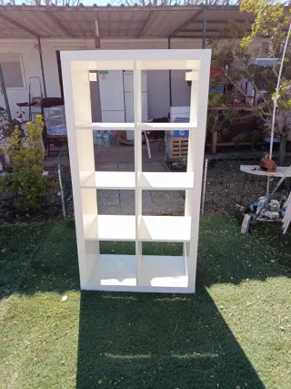 Estantería blanca de madera