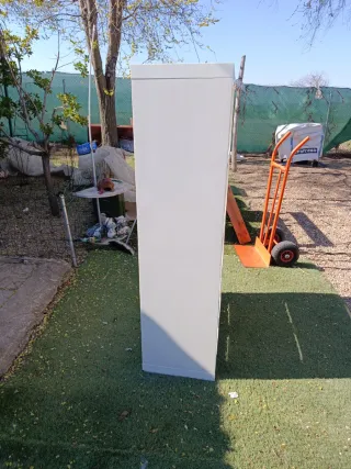 Estantería blanca de madera