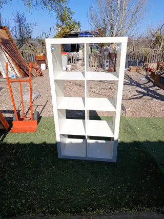 Estantería blanca de madera