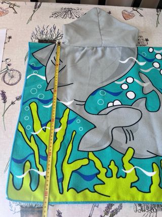 Capa de baño infantil tiburón