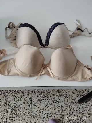 Sujetadores beige y azul