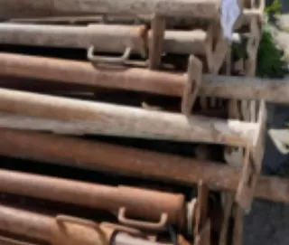 Puntales metálicos para obra