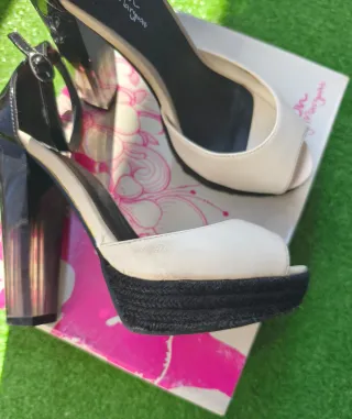 Sandalias Marypaz Tacon Ancho Blanco y Negro
