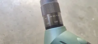 Telescopio terrestre Konix con trípode