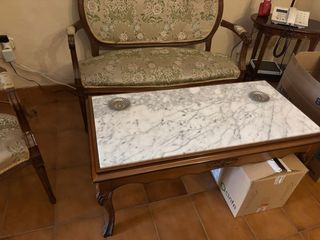 Conjunto sillón y sillas tapizadas