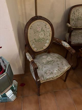 Conjunto sillón y sillas tapizadas