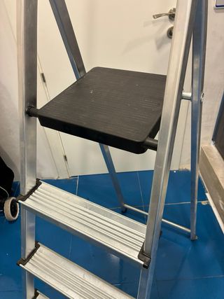 Escalera de aluminio plegable