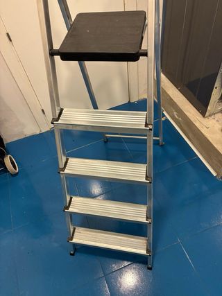 Escalera de aluminio plegable