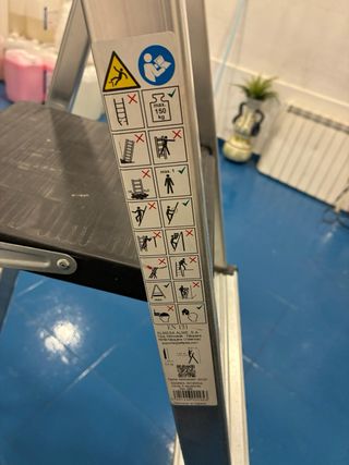 Escalera de aluminio plegable