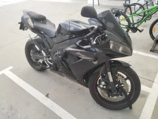 Yamaha R1 Negra