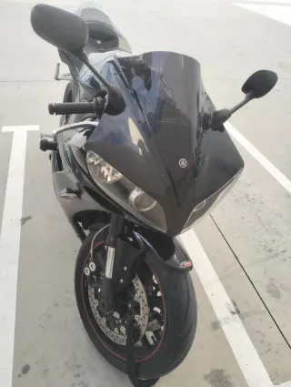 Yamaha R1 Negra