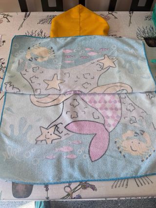 Capa de baño niña sirena con capucha