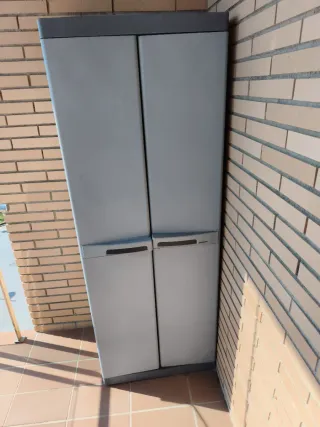 Está en santa Cristina de aro Regalo armario exter