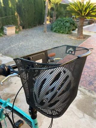 Bicicleta plegable color turquesa