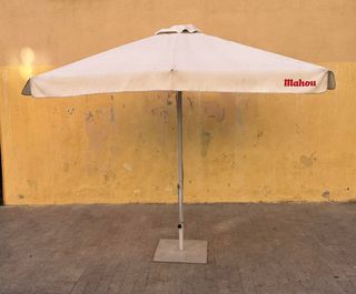 Sombrilla Mahou 2.40 x 2.40 con base