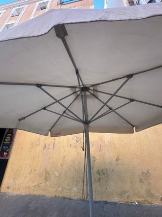 Sombrilla Mahou 2.40 x 2.40 con base