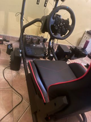 Simulatore Logitech Volante e Sedia
