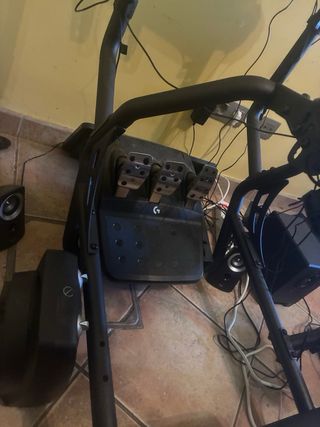 Simulatore Logitech Volante e Sedia