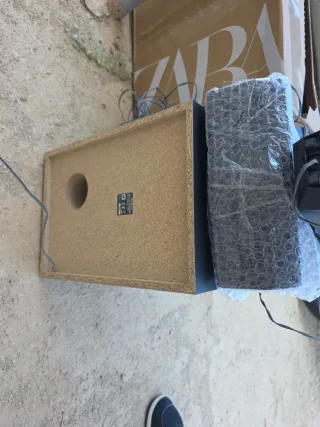 Altavoces Sony Negros y subwoofer