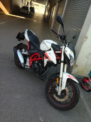 Macbor Shifter MC1 125cc Naked Blanca