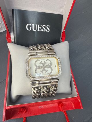 Reloj Guess Dorado y Plateado