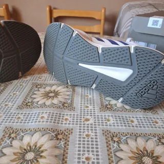 Zapatillas Adidas Blancas y Azules