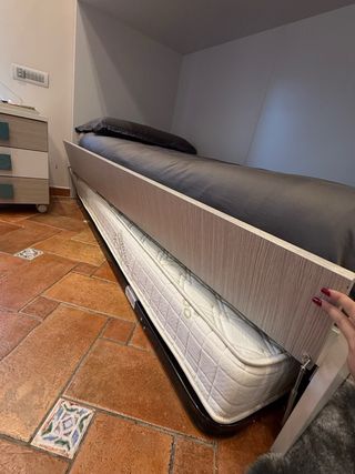 Cameretta con letto a castello e scaletta