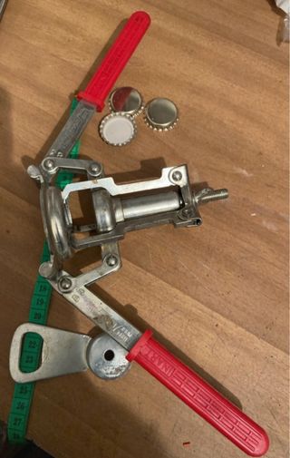 Tapparice per tappi a corona