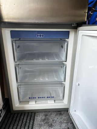 Nevera y Congelador Whirlpool Funciona muy bien !