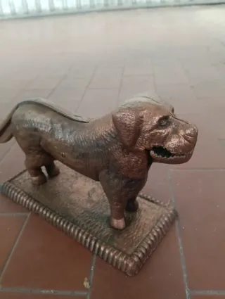 Antico schiaccianoci a forma di cane