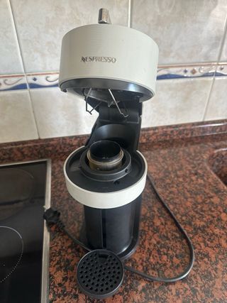 Cafetera Nespresso Vertuo Gris