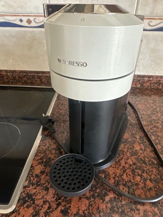 Cafetera Nespresso Vertuo Gris