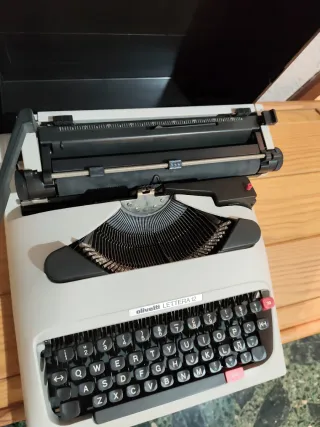 Olivetti LETTERA 12 Máquina de Escribir