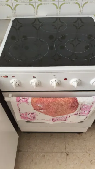 Cocina vitrocerámica y horno