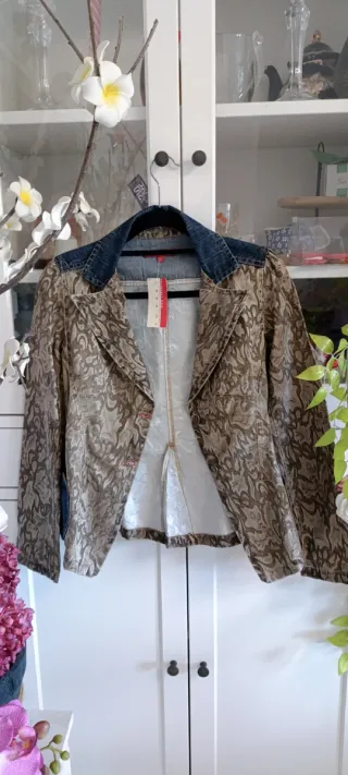 Chaqueta 10 fee denim y estampado