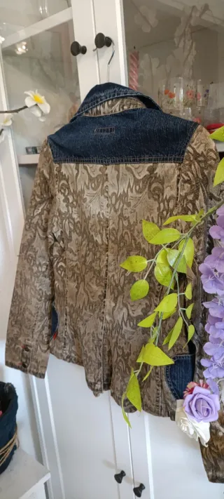 Chaqueta 10 fee denim y estampado