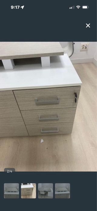 Mesa de oficina moderna beige y blanca