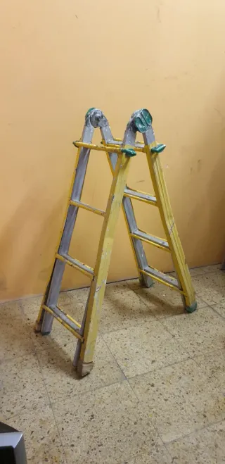 ESCALERA TELESCÓPICA DE ACERO Y ALUMINIO