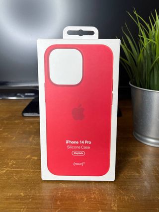 Funda iPhone 14 Pro Silicone Case MagSafe Roja