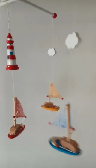 Móvil infantil de madera