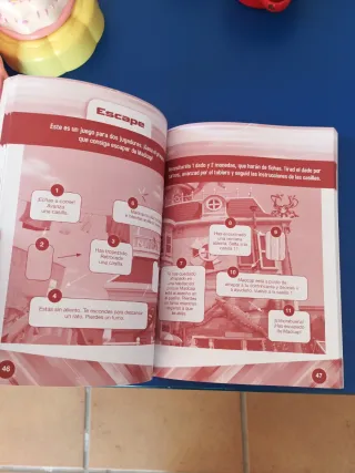 Libro con actividades y pegatinas