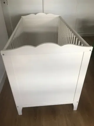 Cuna blanca estilo IKEA